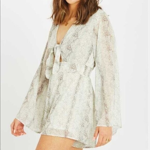 Altar'd State Front Tie Long Sleeve Snakeskin Print Romper Gray Size M - Picture 10 of 10